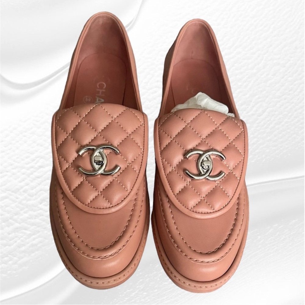 CHANEL Pink Leather Turnlock Loafers size 8.5 US (New in box)